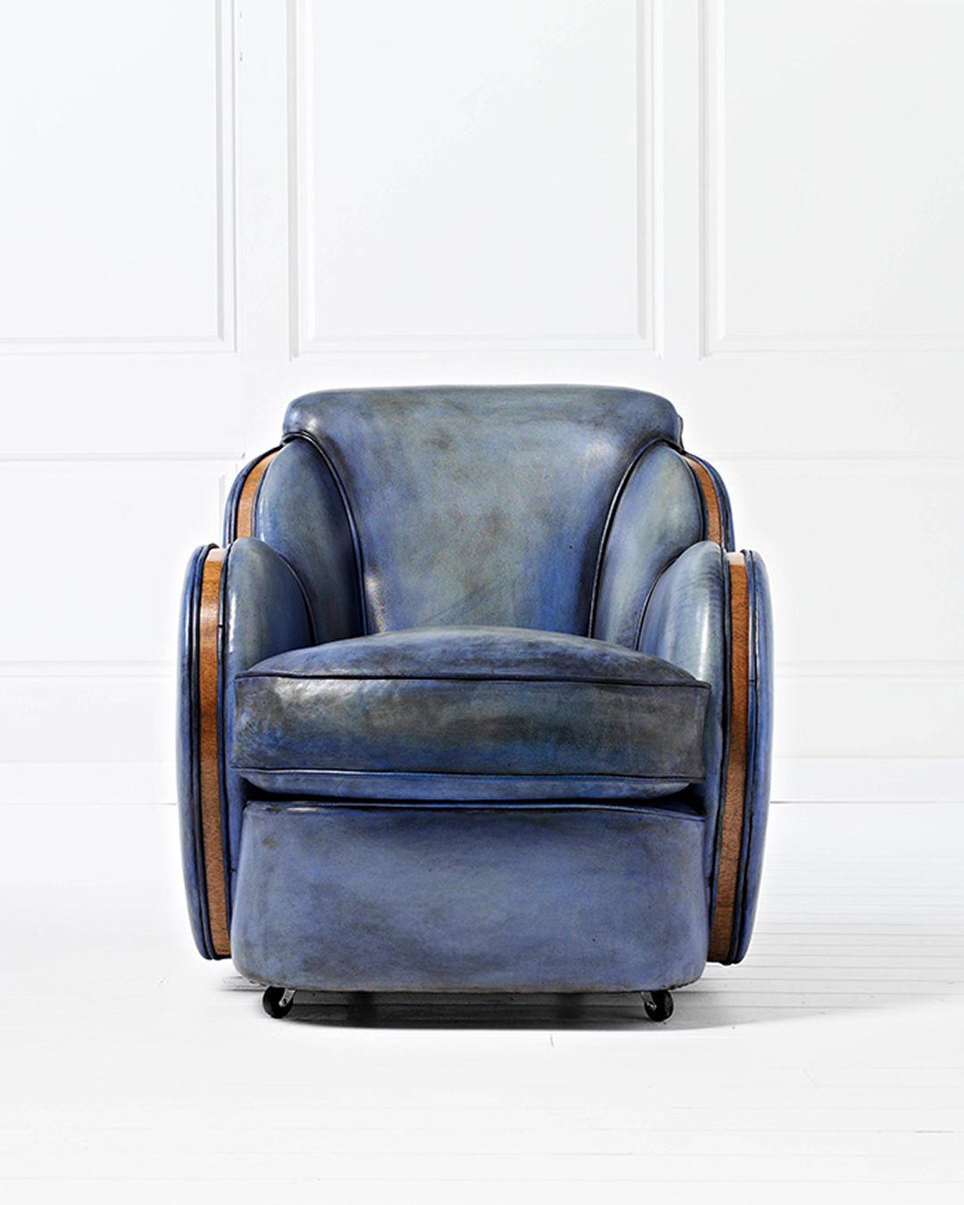 Cloud blue hand-coloured leather chair