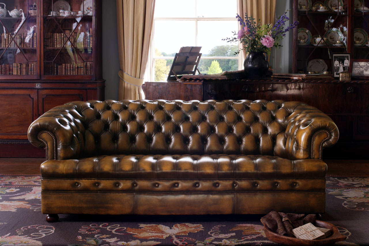 Thomas 3 seater antiqued leather chesterfield sofa