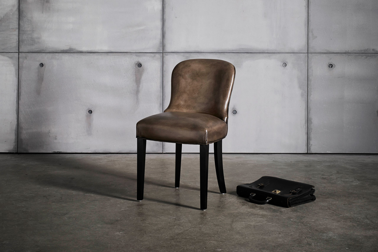 Diner chair with spoon shaped curved backrest