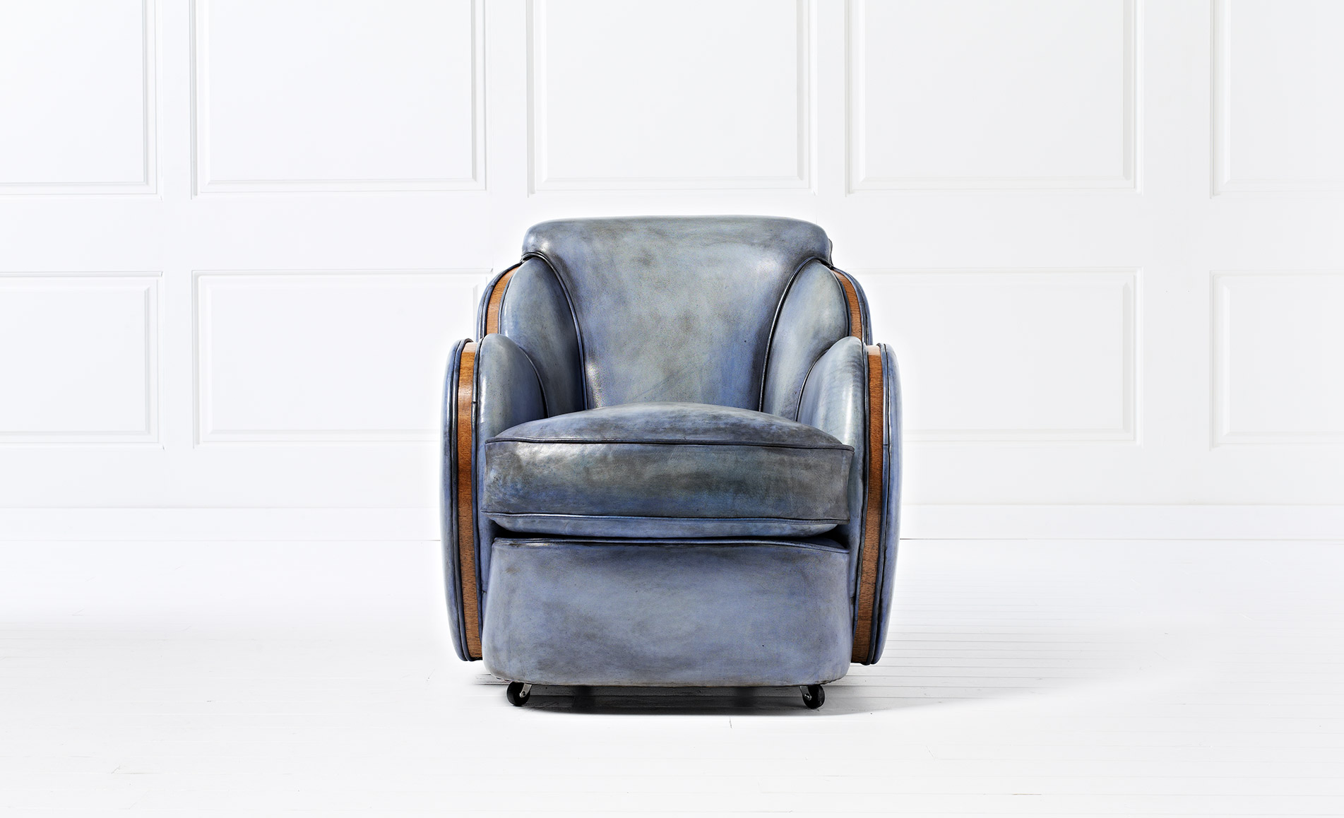 Cloud hand-coloured leather chair